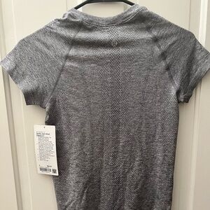 NWT Lululemon Swiftly tee 2.0 size 4